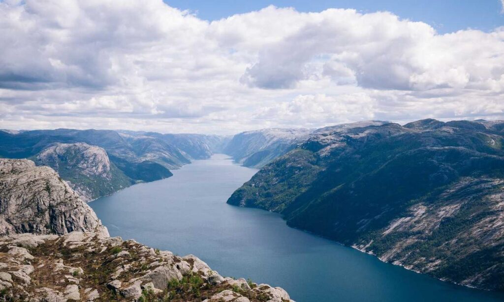 why technology should be used in the classroom roartechmental