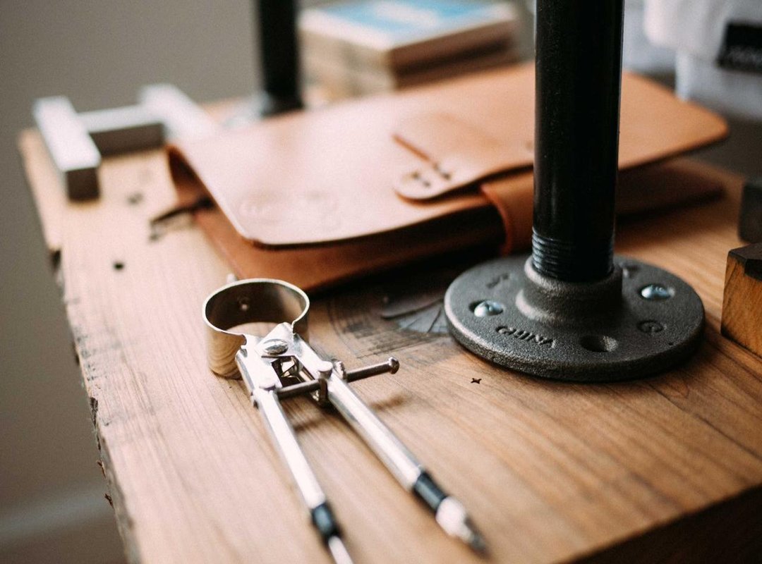 Beyond the Numbers: Feid's Iconic Style and Stage Presence